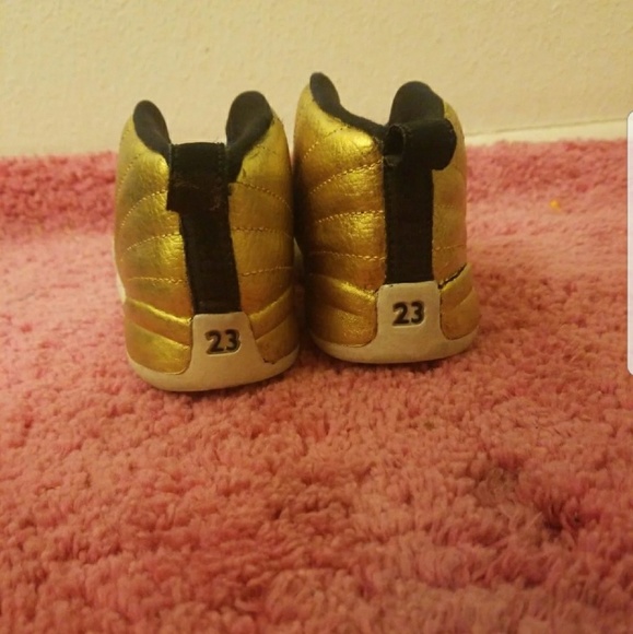 Air Jordan 12 gold medal customs size 9c euc - Picture 3 of 4